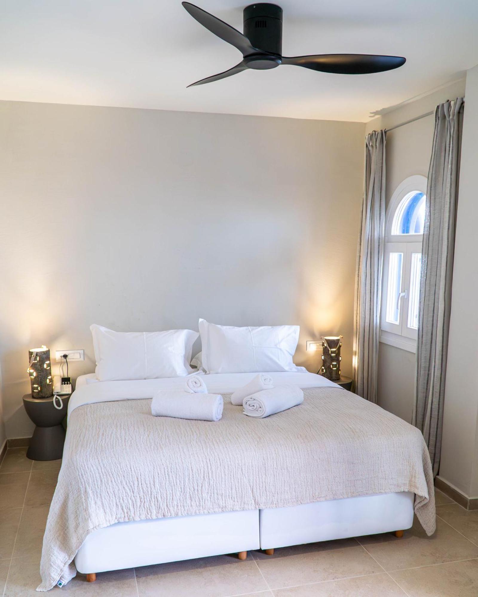The Noverian Bios Santorini Boutique Hotel Fira  Room photo