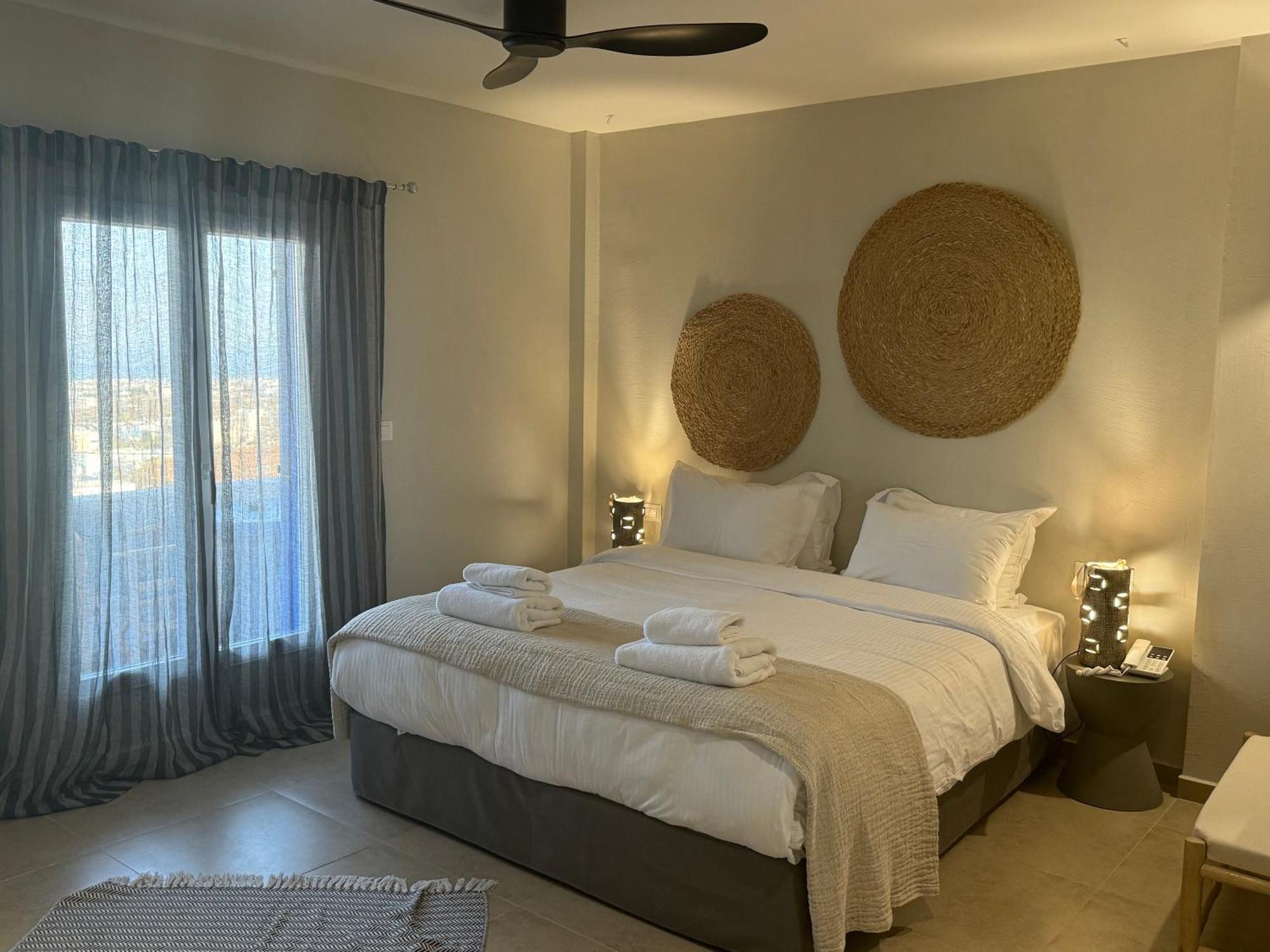 The Noverian Bios Santorini Boutique Hotel Fira  Room photo